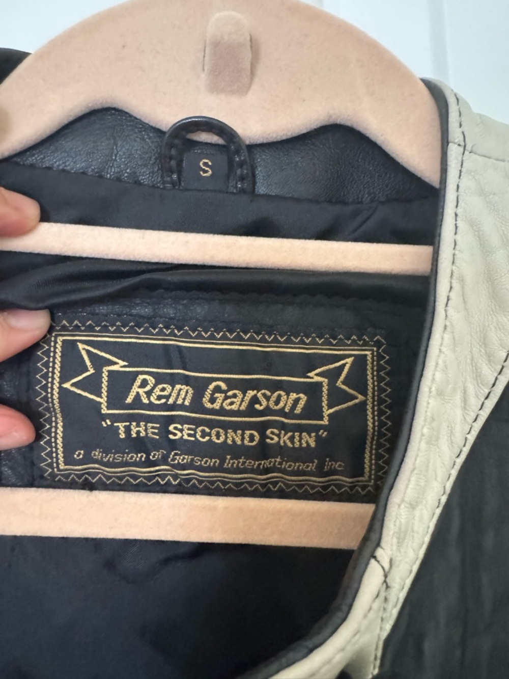 Rem Garson Black Leather Vest with Cream Trim - Picture 3 of 4